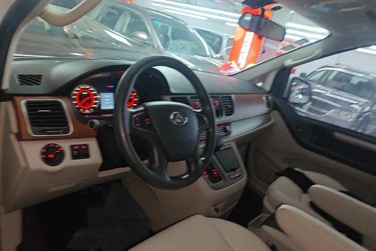 Used SAIC MAXUS G10 2016 2.0T Automatic Elite Edition Center Console