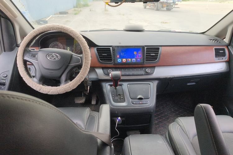 Used SAIC MAXUS G10 2016 2.0T Automatic Elite Edition Center Console