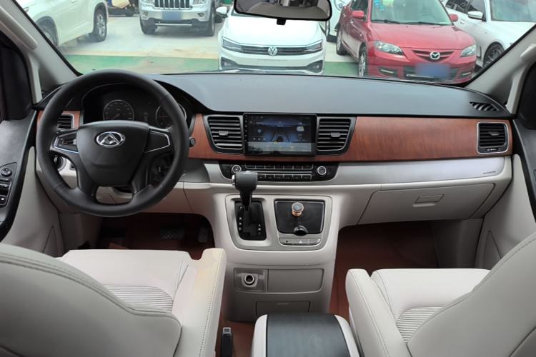 Used SAIC MAXUS G10 2016 1.9T Automatic Luxury Edition Diesel China V Standard Center Console