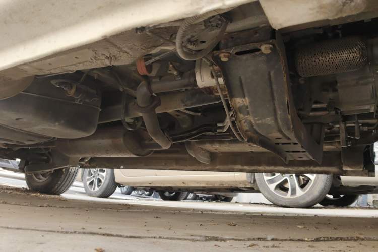 Used SAIC MAXUS G10 2016 2.4L Manual Elite Edition Chassis Front Right
