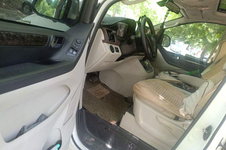 Used SAIC MAXUS G10 2016 1.9T Automatic Luxury Executive Edition Diesel China V Standard Driver Seat
