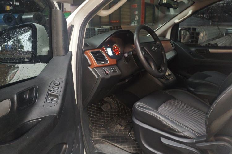 Used SAIC MAXUS G10 2016 2.0T Automatic Elite Edition Driver Seat