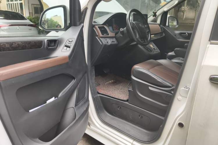 Used SAIC MAXUS G10 2016 2.0T Automatic Luxury Executive Edition Driver Seat