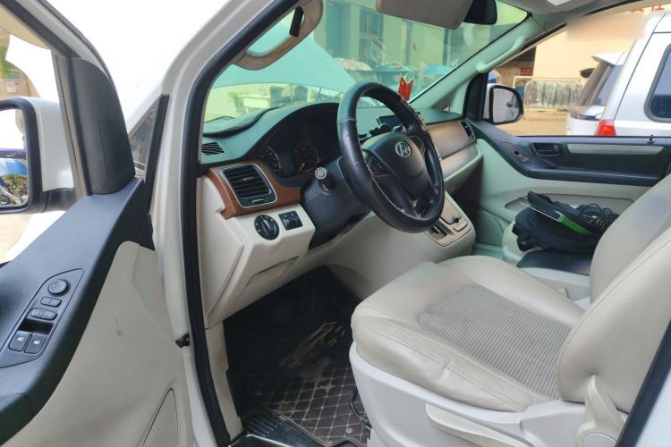 Used SAIC MAXUS G10 2016 2.0T Automatic Executive Edition Driver Seat