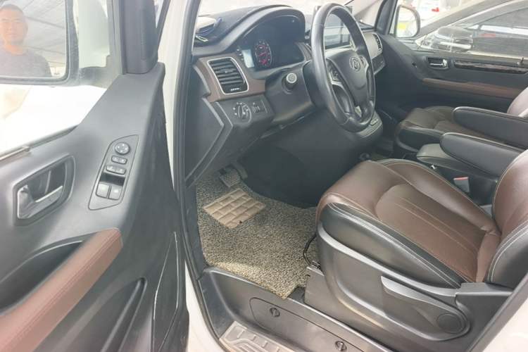 Used SAIC MAXUS G10 2016 2.0T Automatic Luxury Executive Edition Driver Seat