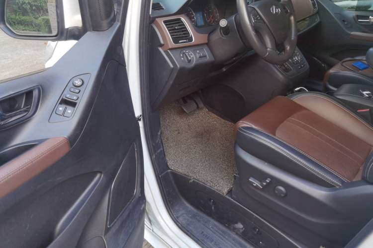 Used SAIC MAXUS G10 2016 2.0T Automatic Luxury Executive Edition Driver Seat
