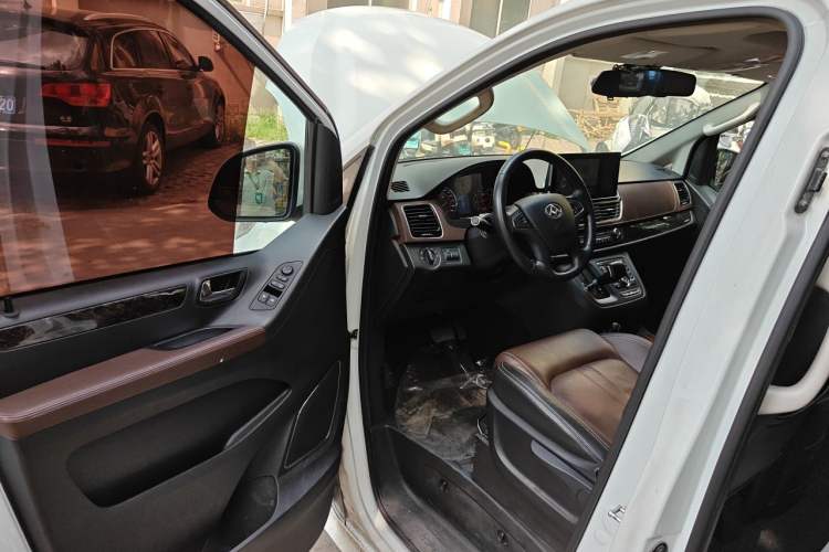 Used SAIC MAXUS G10 2016 2.0T Automatic Luxury Executive Edition Driver Seat