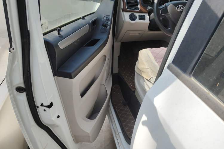 Used SAIC MAXUS G10 2016 2.4L Manual Elite Edition Driver Seat