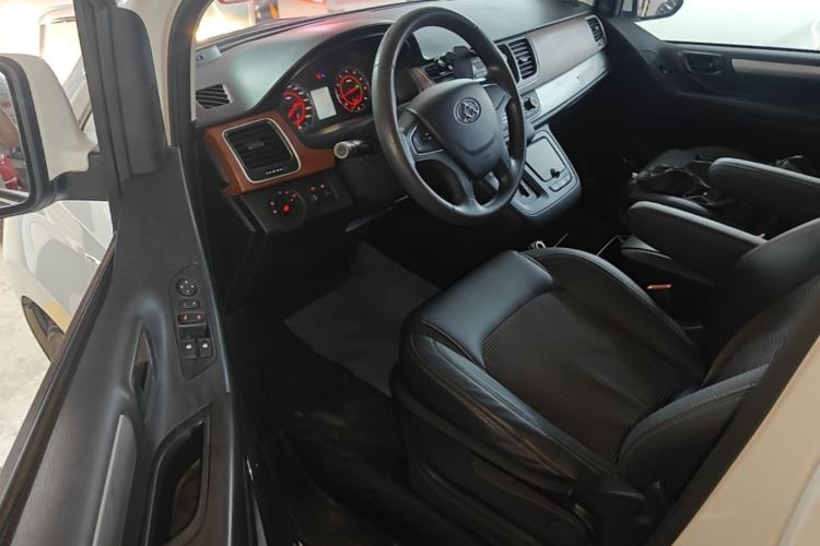 Used SAIC MAXUS G10 2016 2.0T Automatic Elite Edition Driver Seat
