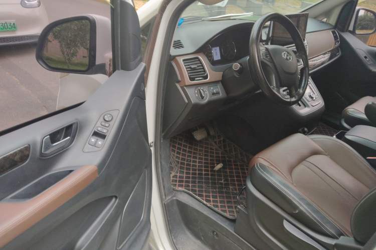 Used SAIC MAXUS G10 2016 2.0T Automatic Flagship Edition Driver Seat