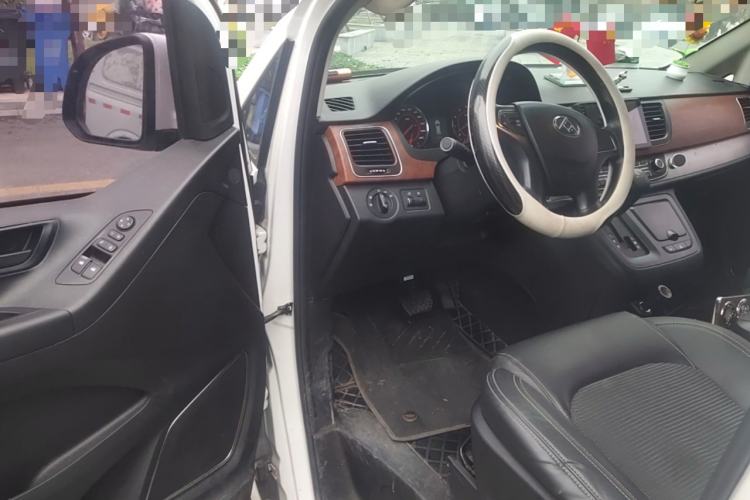 Used SAIC MAXUS G10 2016 2.0T Automatic Elite Edition Driver Seat