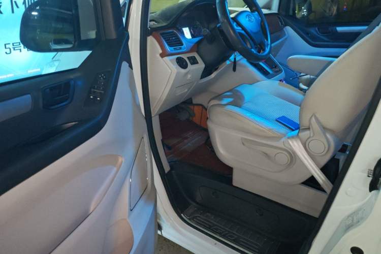 Used SAIC MAXUS G10 2016 2.0T Automatic Luxury Edition Driver Seat