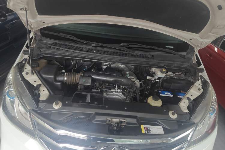 Used SAIC MAXUS G10 2016 2.0T Automatic Elite Edition Engine Bay
