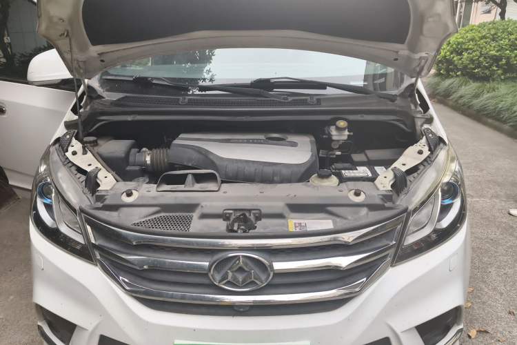 Used SAIC MAXUS G10 2016 2.0T Automatic Luxury Executive Edition Engine Bay