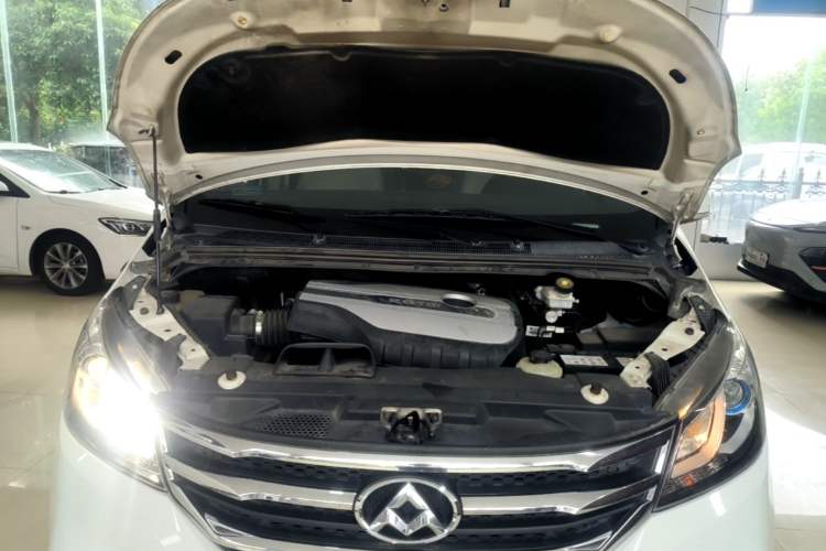 Used SAIC MAXUS G10 2016 2.0T Automatic Luxury Edition Engine Bay