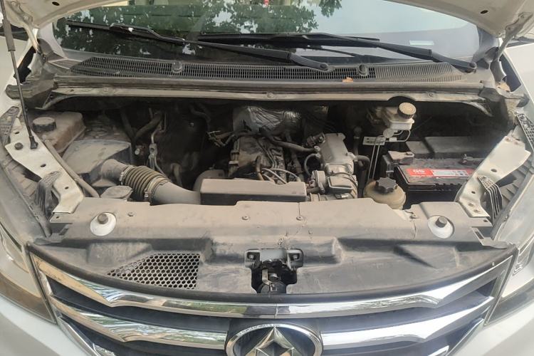 Used SAIC MAXUS G10 2016 2.4L Manual Elite Edition Engine Bay