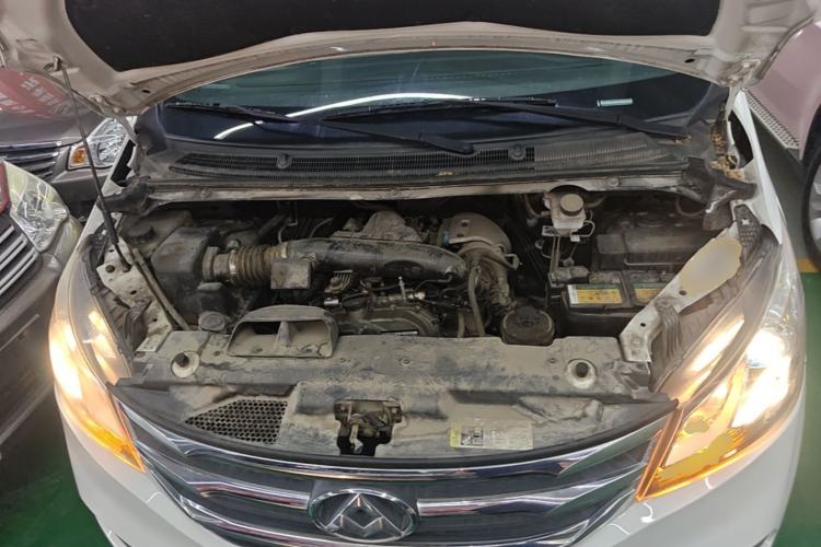 Used SAIC MAXUS G10 2016 2.0T Manual Elite Edition Engine Bay