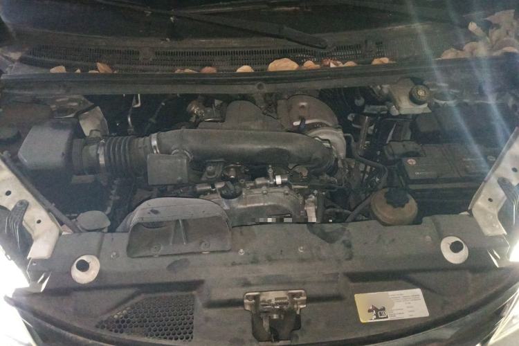 Used SAIC MAXUS G10 2016 2.0T Automatic Executive Edition Engine Bay