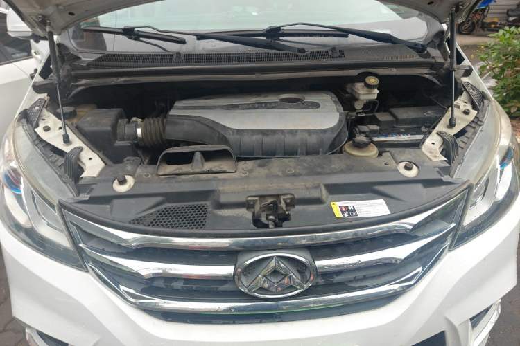 Used SAIC MAXUS G10 2016 2.0T Automatic Elite Edition Engine Bay