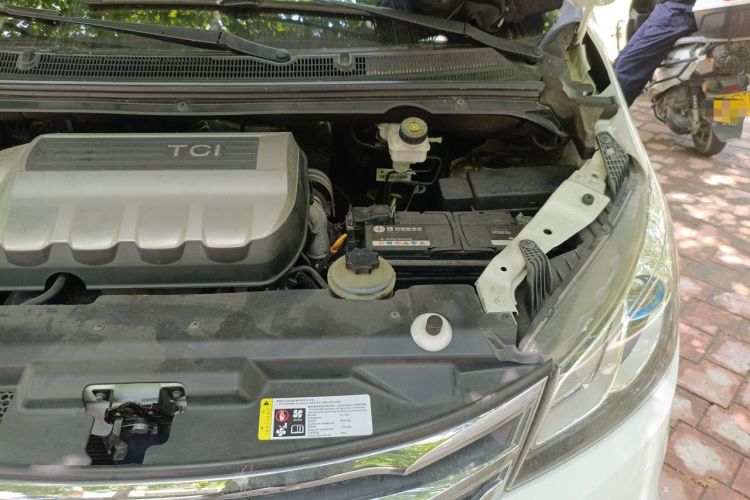 Used SAIC MAXUS G10 2016 1.9T Automatic Luxury Executive Edition Diesel China V Standard Engine Bay Left