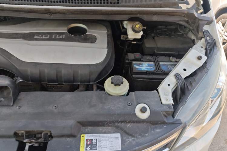 Used SAIC MAXUS G10 2016 2.0T Automatic Fashion Edition Engine Bay Left