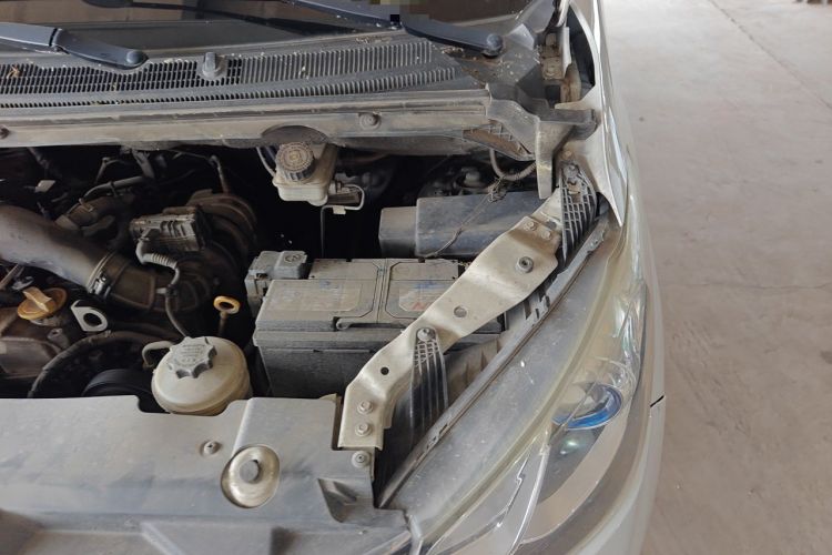 Used SAIC MAXUS G10 2016 1.9T Manual Elite Edition Diesel China V Standard Engine Bay Left