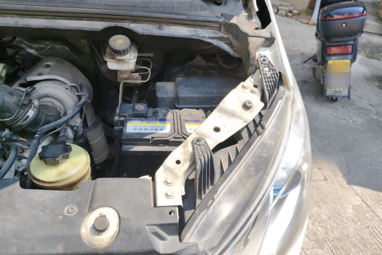 Used SAIC MAXUS G10 2016 2.0T Automatic Executive Edition Engine Bay Left