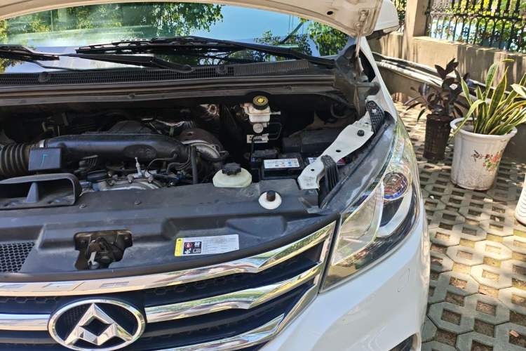 Used SAIC MAXUS G10 2016 2.0T Automatic Flagship Edition Engine Bay Left