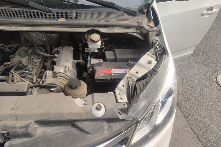 Used SAIC MAXUS G10 2016 2.4L Manual Elite Edition Engine Bay Left