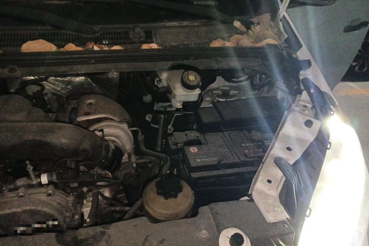 Used SAIC MAXUS G10 2016 2.0T Automatic Executive Edition Engine Bay Left