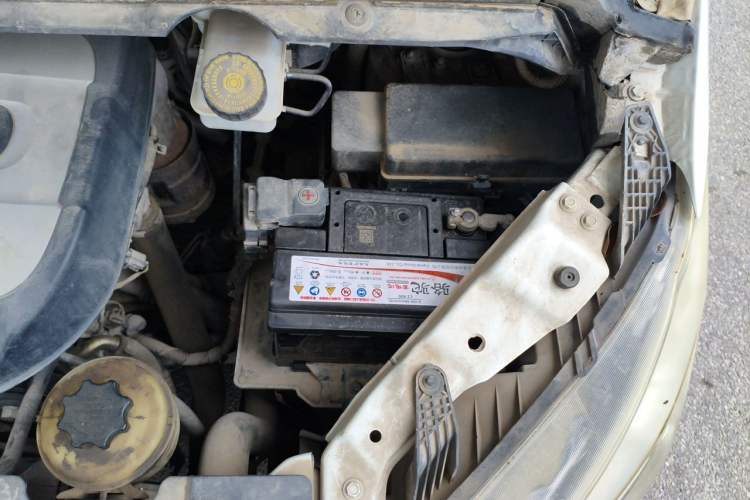 Used SAIC MAXUS G10 2016 2.0T Automatic Flagship Edition Engine Bay Left