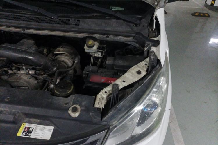 Used SAIC MAXUS G10 2016 2.0T Automatic Luxury Edition Engine Bay Left