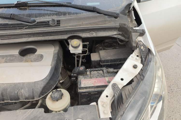 Used SAIC MAXUS G10 2016 2.0T Automatic Elite Edition Engine Bay Left