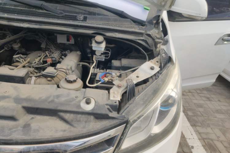 Used SAIC MAXUS G10 2016 2.4L Manual Elite Edition Engine Bay Left