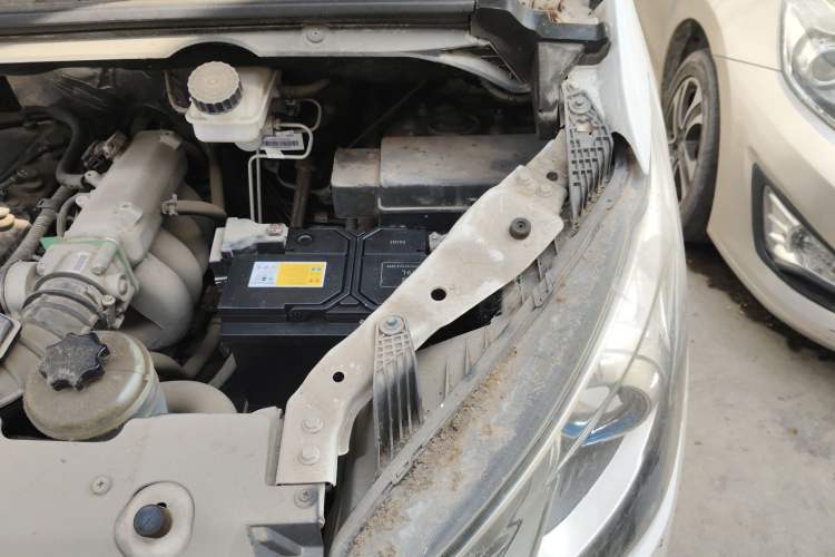 Used SAIC MAXUS G10 2016 2.4L Manual Elite Edition Engine Bay Left