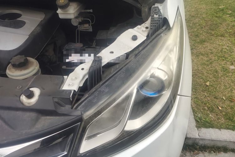 Used SAIC MAXUS G10 2016 2.0T Automatic Elite Edition Engine Bay Left