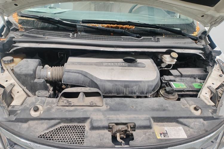 Used SAIC MAXUS G10 2016 2.0T Automatic Elite Edition Engine Bay