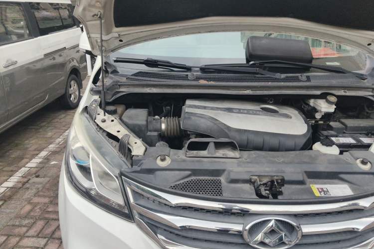 Used SAIC MAXUS G10 2016 2.0T Automatic Elite Edition Engine Bay Right