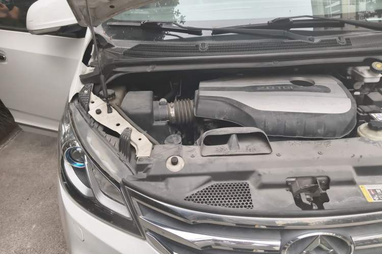 Used SAIC MAXUS G10 2016 2.0T Automatic Luxury Executive Edition Engine Bay Right