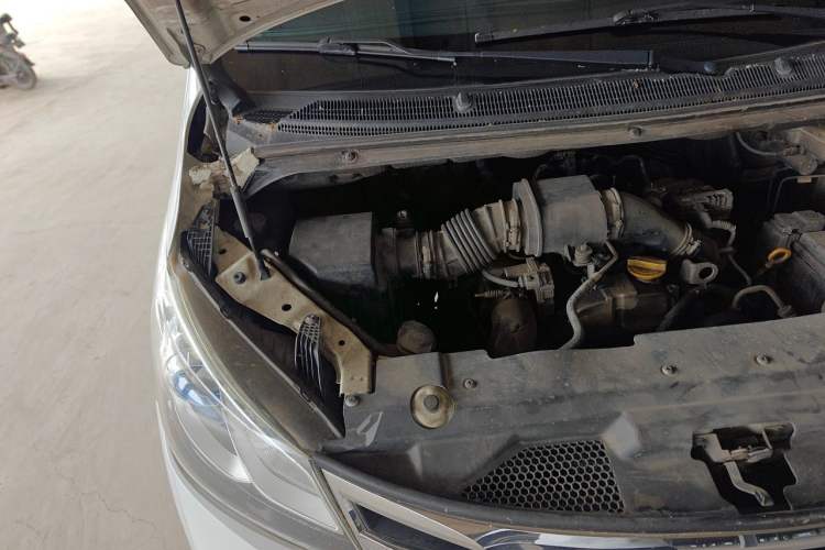 Used SAIC MAXUS G10 2016 1.9T Manual Elite Edition Diesel China V Standard Engine Bay Right