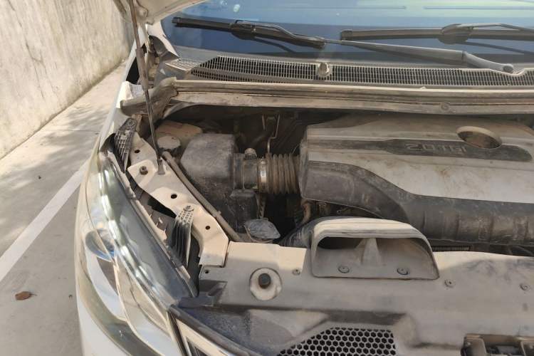 Used SAIC MAXUS G10 2016 2.0T Automatic Luxury Executive Edition Engine Bay Right