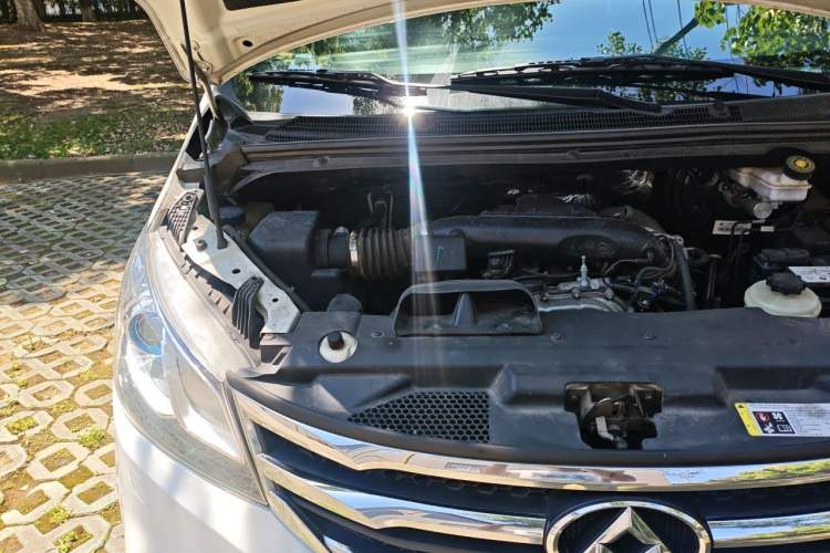 Used SAIC MAXUS G10 2016 2.0T Automatic Flagship Edition Engine Bay Right