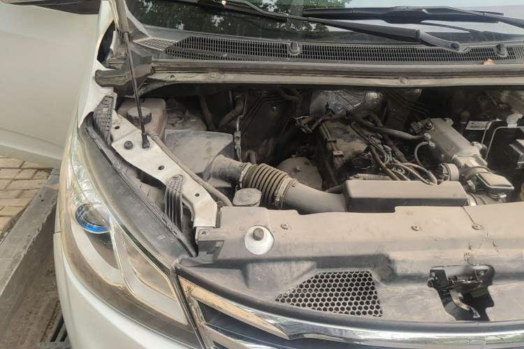 Used SAIC MAXUS G10 2016 2.4L Manual Elite Edition Engine Bay Right