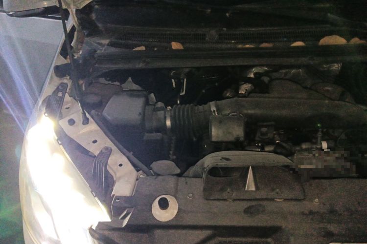 Used SAIC MAXUS G10 2016 2.0T Automatic Executive Edition Engine Bay Right