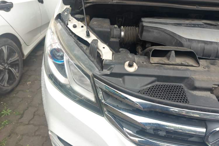 Used SAIC MAXUS G10 2016 2.0T Automatic Elite Edition Engine Bay Right