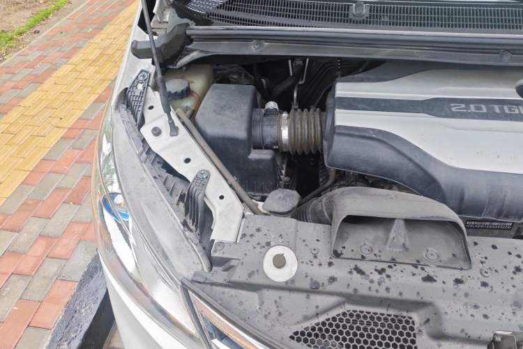 Used SAIC MAXUS G10 2016 2.0T Automatic Elite Edition Engine Bay Right
