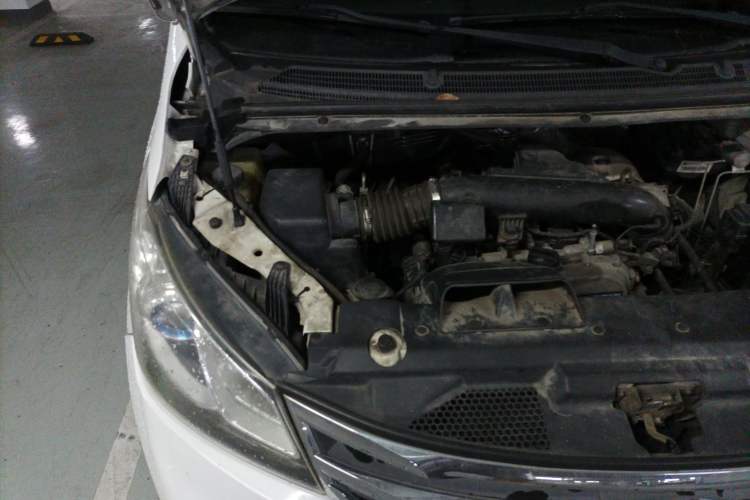 Used SAIC MAXUS G10 2016 2.0T Automatic Luxury Edition Engine Bay Right