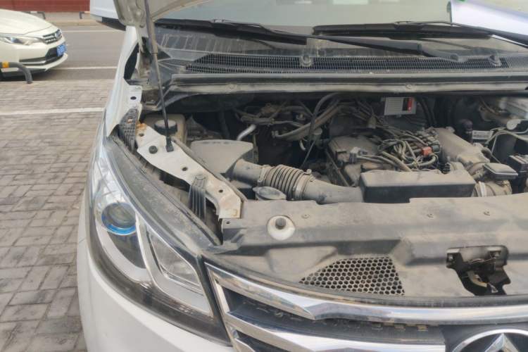 Used SAIC MAXUS G10 2016 2.4L Manual Elite Edition Engine Bay Right