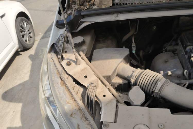 Used SAIC MAXUS G10 2016 2.4L Manual Elite Edition Engine Bay Right