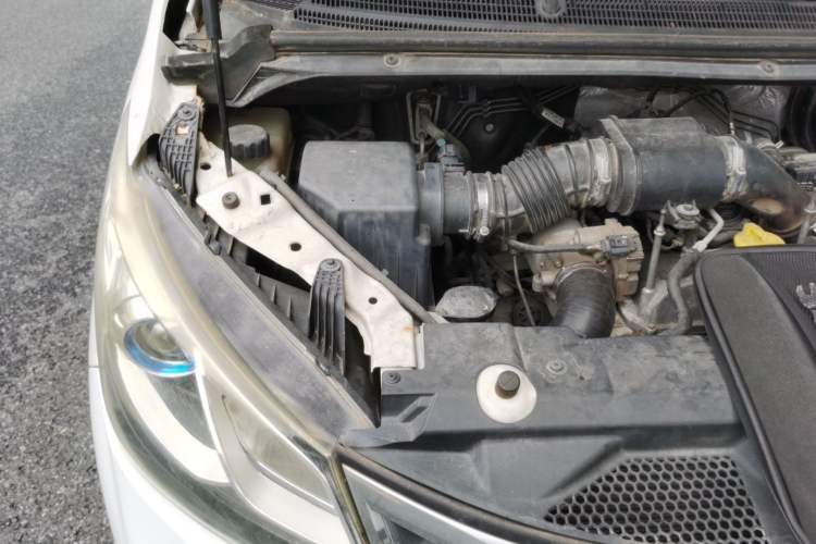 Used SAIC MAXUS G10 2016 1.9T Manual Elite Edition Diesel China V Standard Engine Bay Right